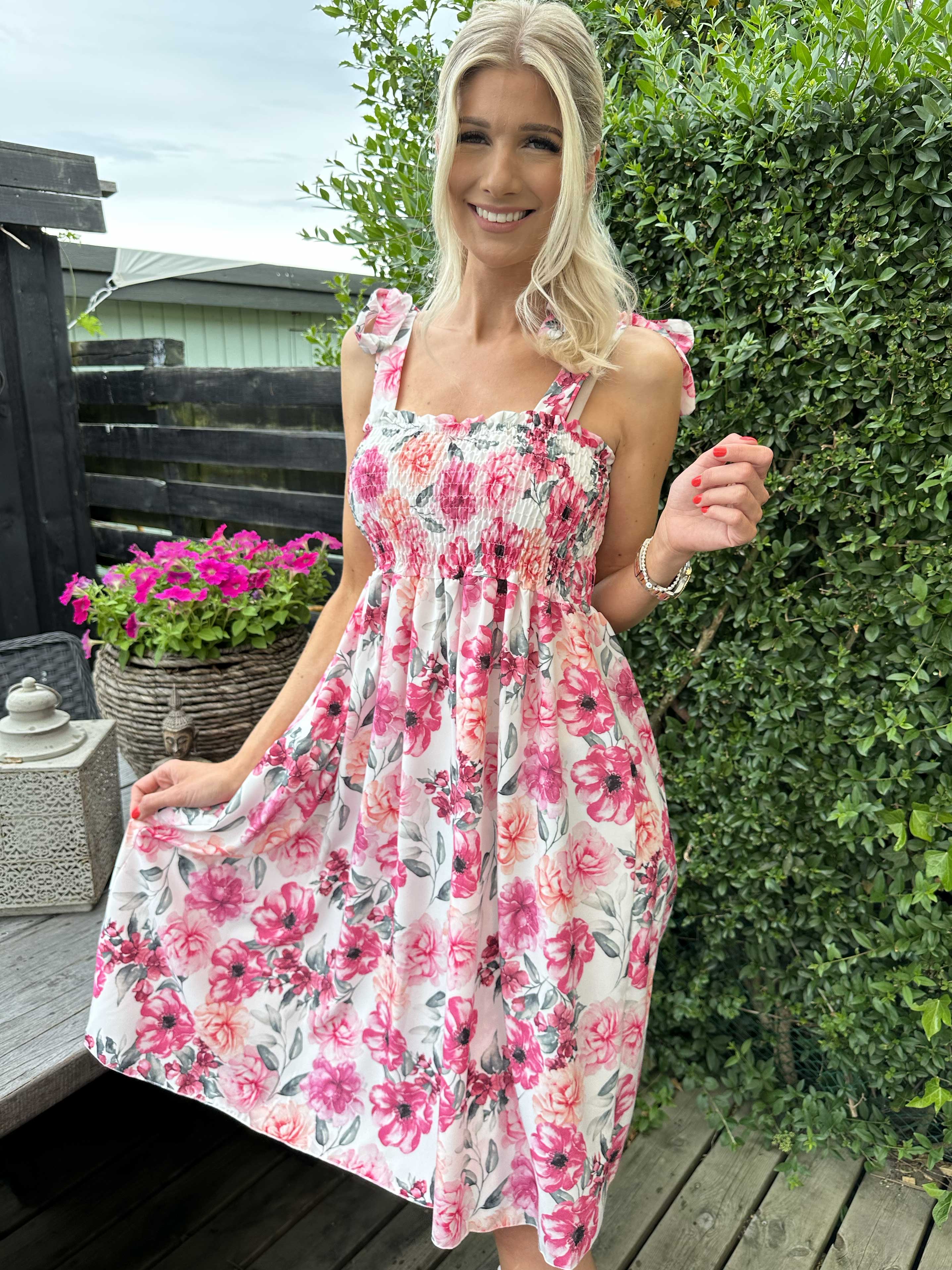 Ametrin - Kjole med sløjfe på stropperne og smock